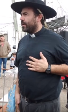 Apoyo al Padre Mario Ghisaura de sus hermanos sacerdotes