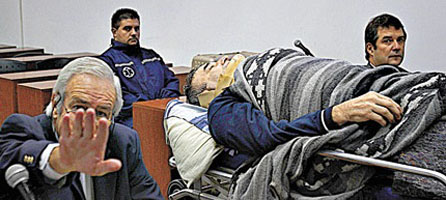 Desde Francia: protesta por los juicios de “lesa humanidad” en Argentina