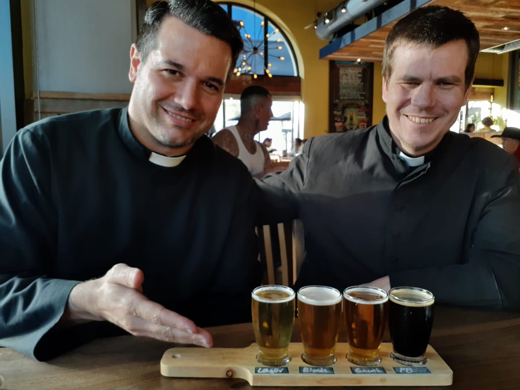 Charla entre amigos. P. Federico Highton / P. Javier Olivera Ravasi