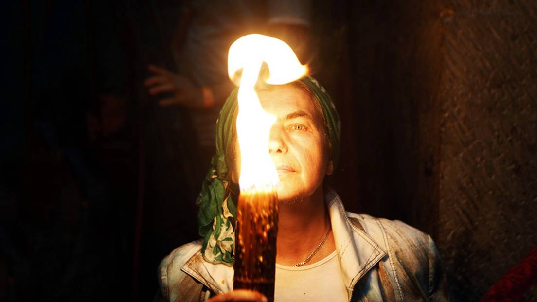 La “Luz sagrada”: un fuego que no quema en el Santo Sepulcro