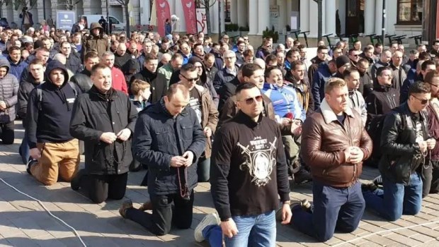 Rosario de hombres. Un fenómeno que crece