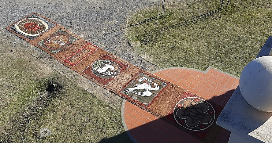 Ecce Panem Angelorum. Sobre las alfombras de Corpus Christi. Un hermoso apostolado