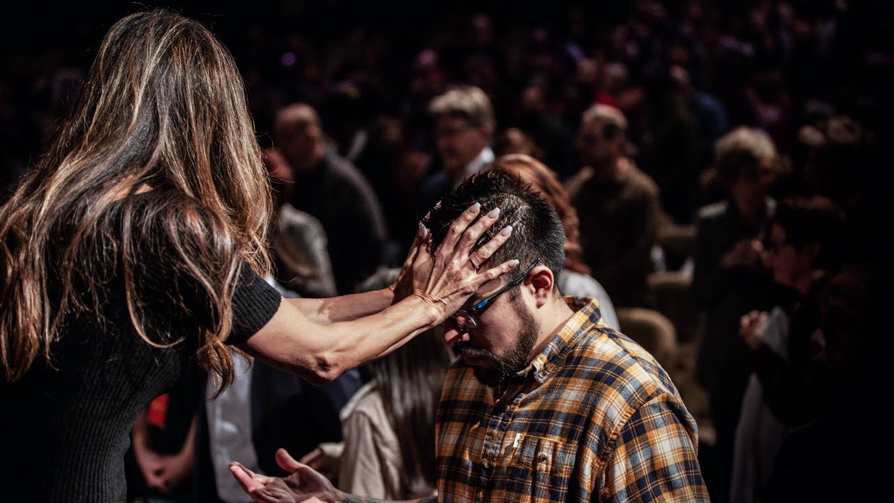 Si no viereis signos y prodigios, no creéis. Milagros, videntes y gula espiritual