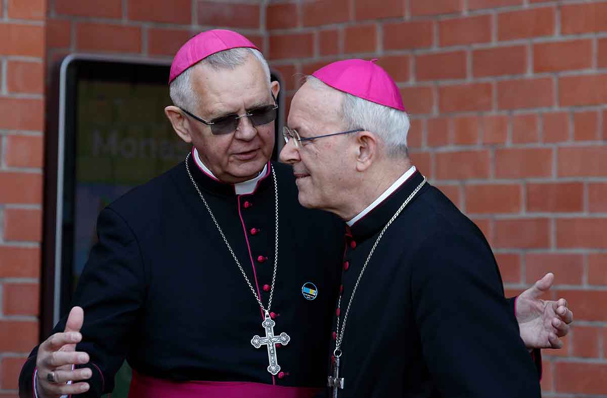 Un arzobispo prohíbe la bendición de parejas en su arquidiócesis