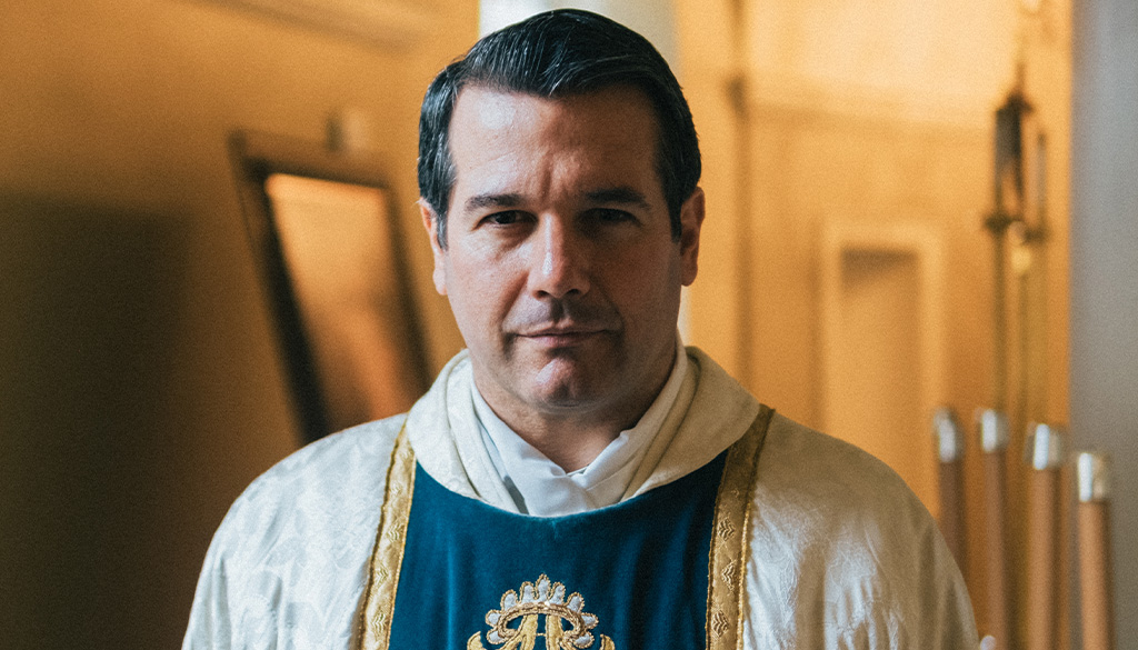 PADRE JAVIER OLIVERA RAVASI, DESTINADO A ESTADOS UNIDOS